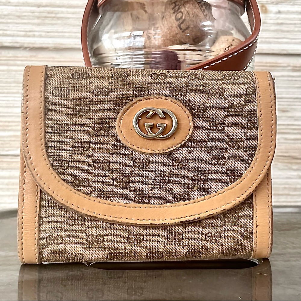 Authentic vintage Gucci wallet